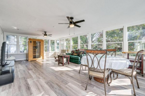 6 Mi to Sponge Docks Lake Tarpon Getaway with Dock!